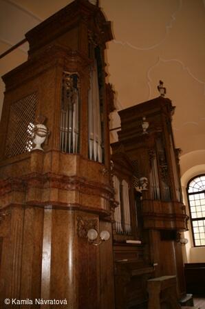 * Z DĚNÍ VE MĚSTĚ